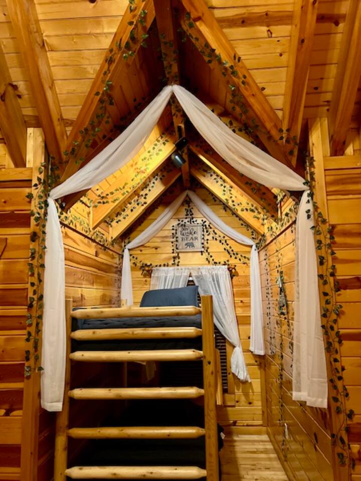 NEW! Mountain Retreat | Hot Tub, Loft & Cozy Nook