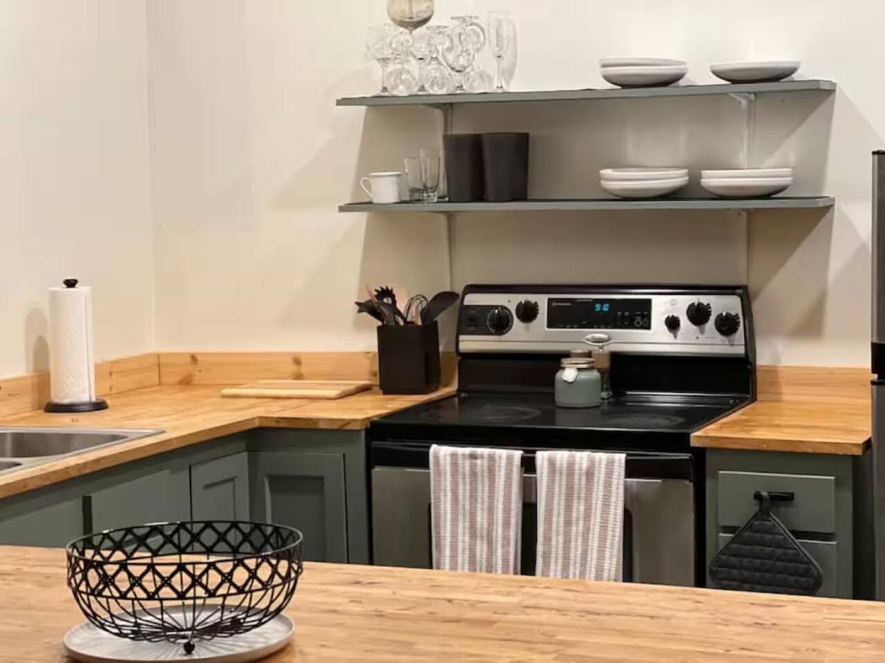 Stylish 1BR Suite Close to Downtown Knoxville
