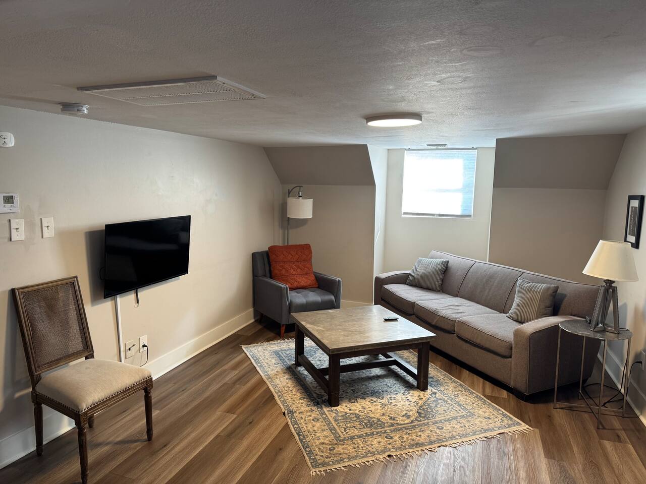 1 Bedroom Condo Near Downtown Knox
