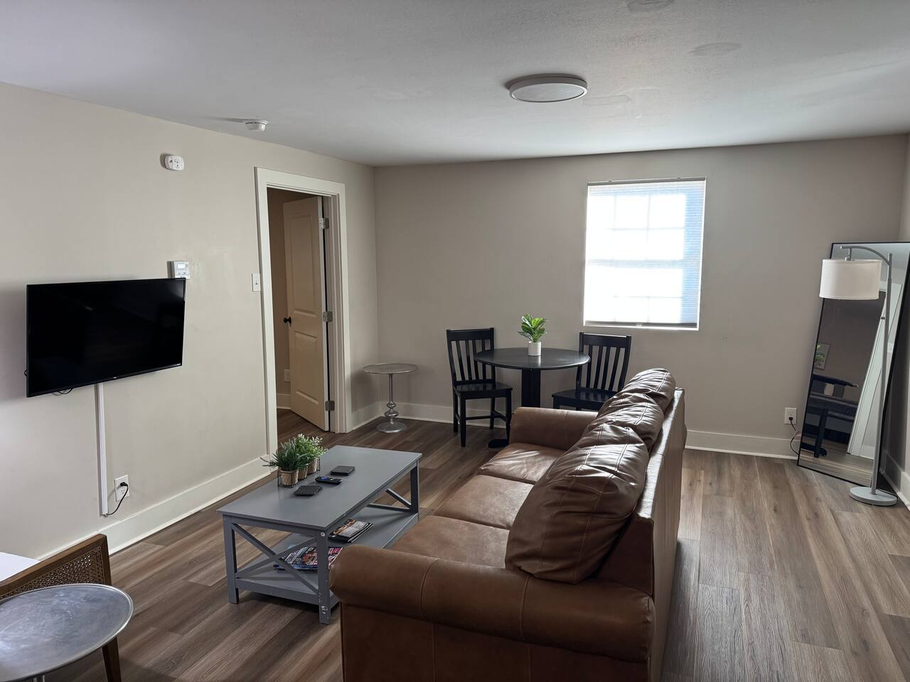 Apartment Unit Near Downtown Knox