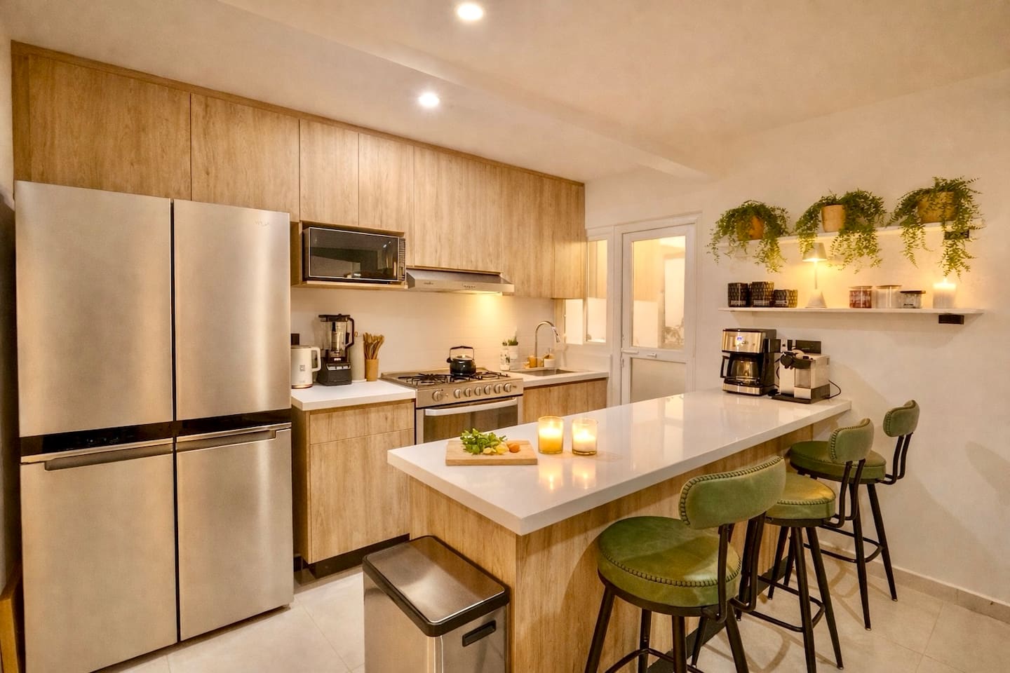 2BR Premium El Refugio: 75TV King Bed + A/C + Gym