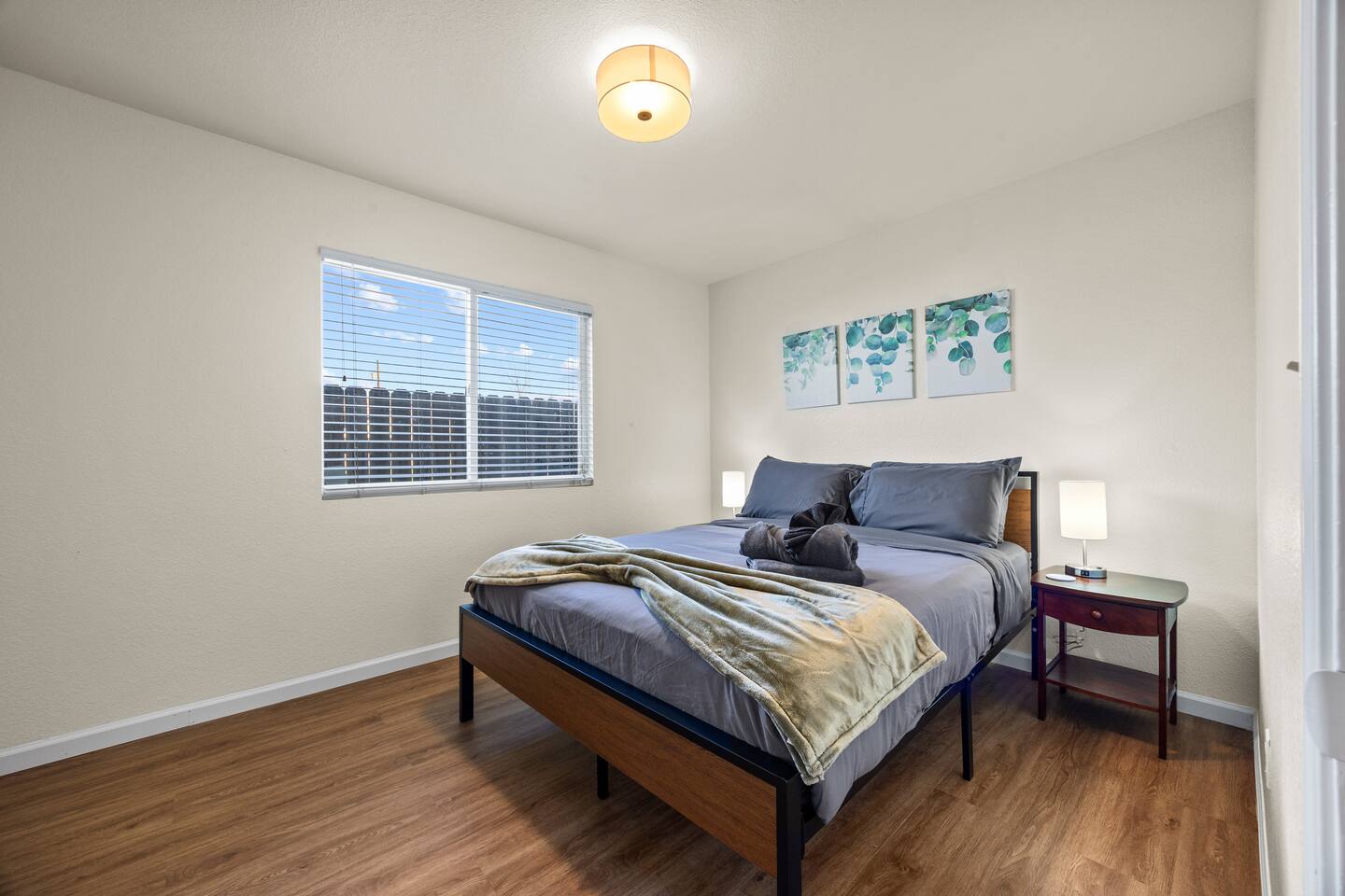 Private Oak Park Room Near DT Sac, UCD & Sutter