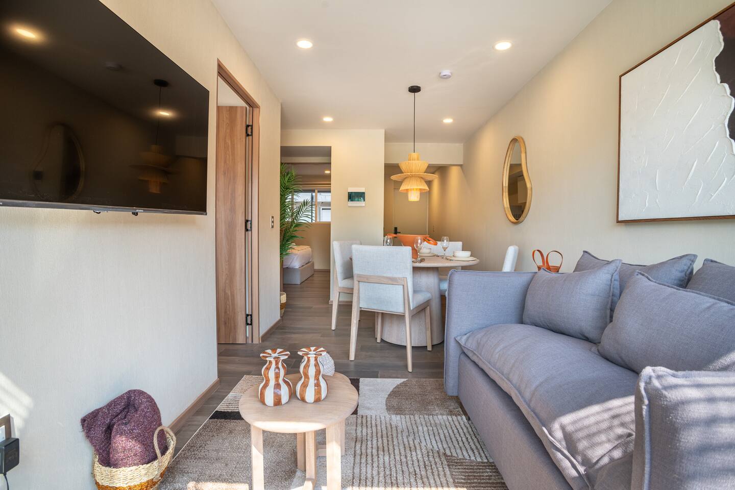 Great location, 2 bedrooms, washer, parking - foto 1