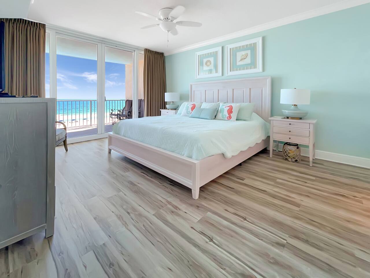 Beachfront Condo 3 bedroom, 3 bath 2 master suites