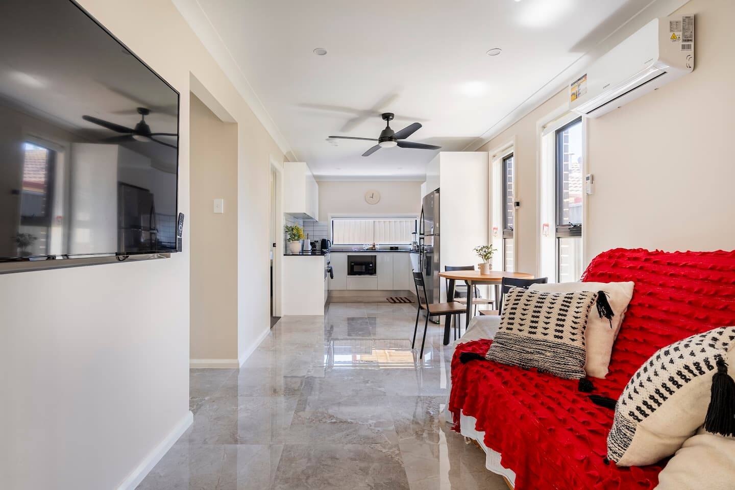 Sydney & Blue Mts Retreat (5-Bedrooms)
