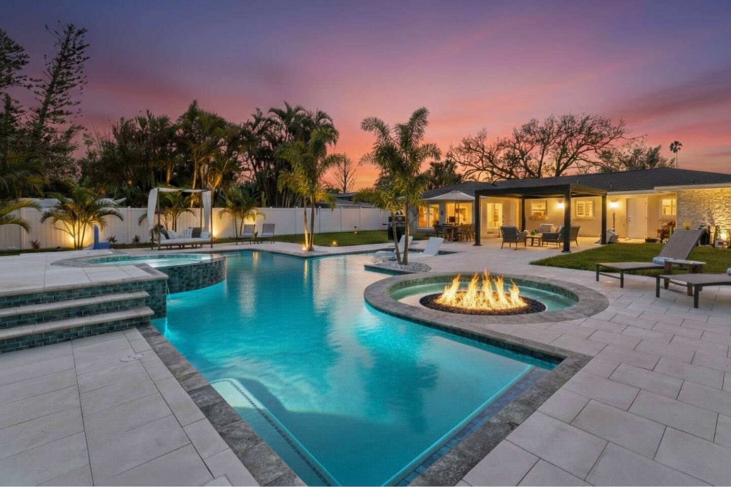 Poolside Paradise • Spa & Firepit • Near Siesta