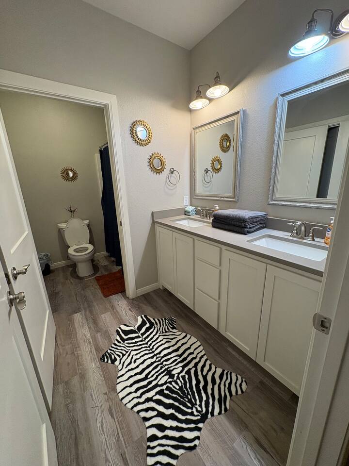 Huge 3/2 - work crew friendly - very close to 277