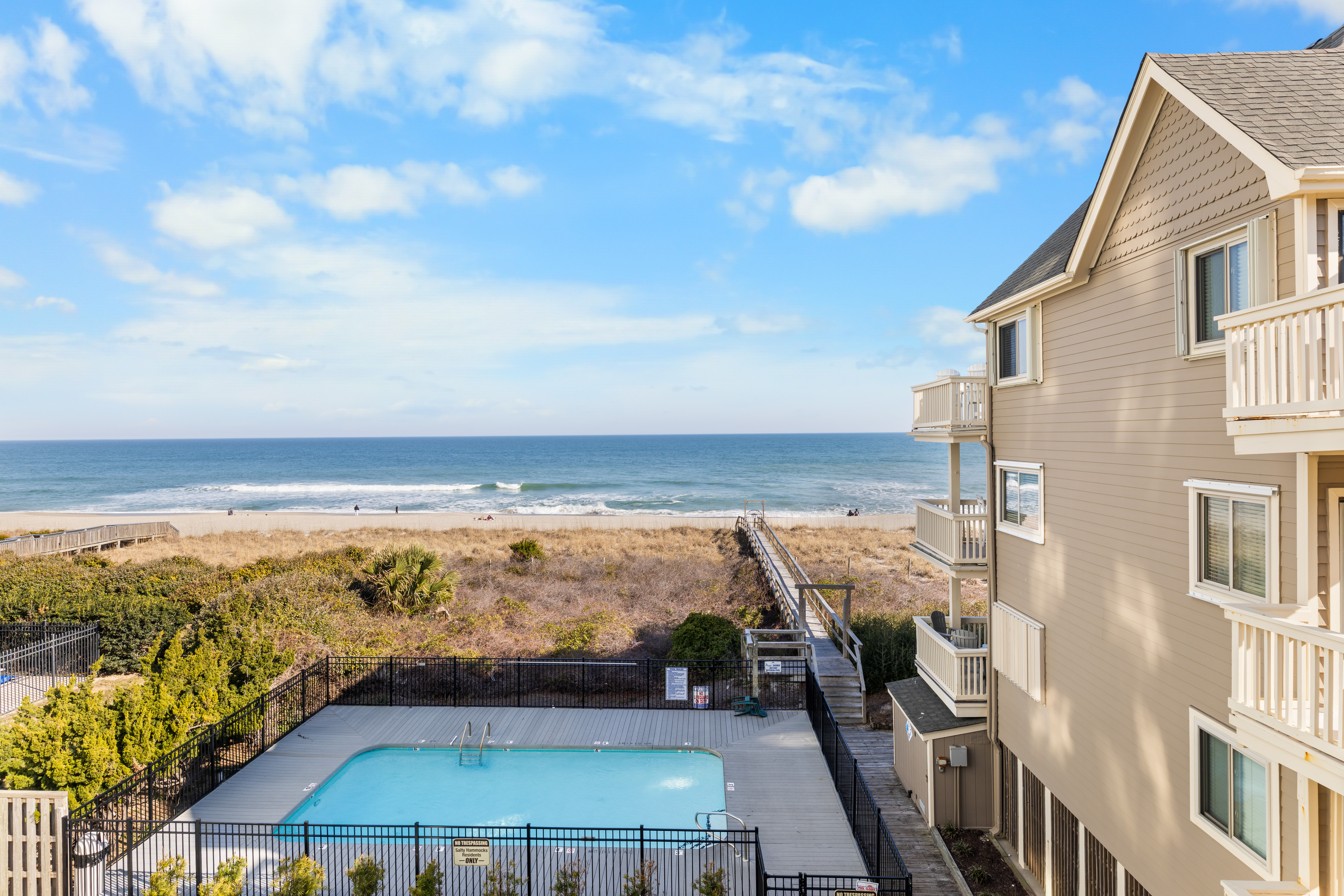 Cozy Oceanfront Surf Condo w/ Pool & Beach Access