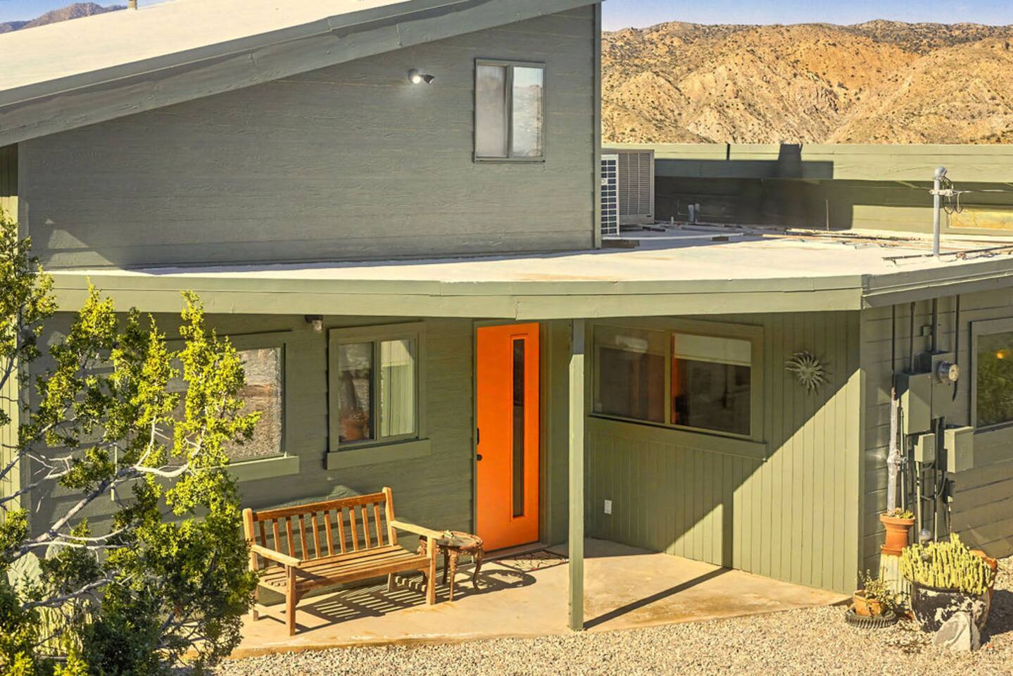 Roaming Desert Ridge | Hilltop Desert Escape