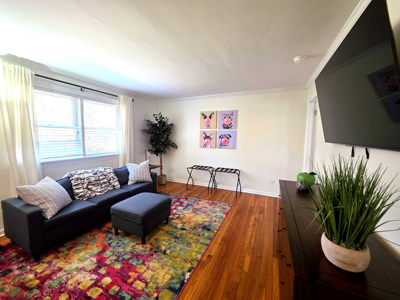 Village Vibes - walk to park, dining, shopping