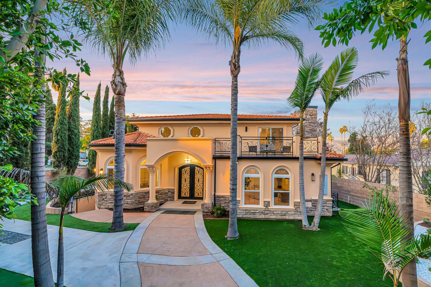 Elegant Spanish Villa | 5BR Gated Arcadia Retreat