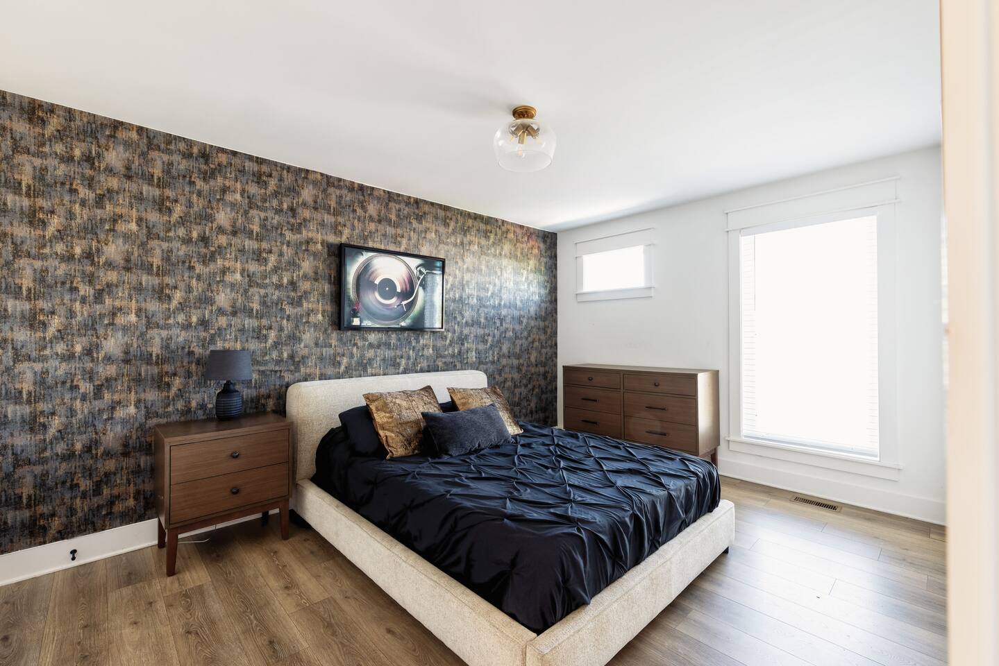 East Nash Rftp 4bd 3.5bth FREE Parking 2mi to BDWY