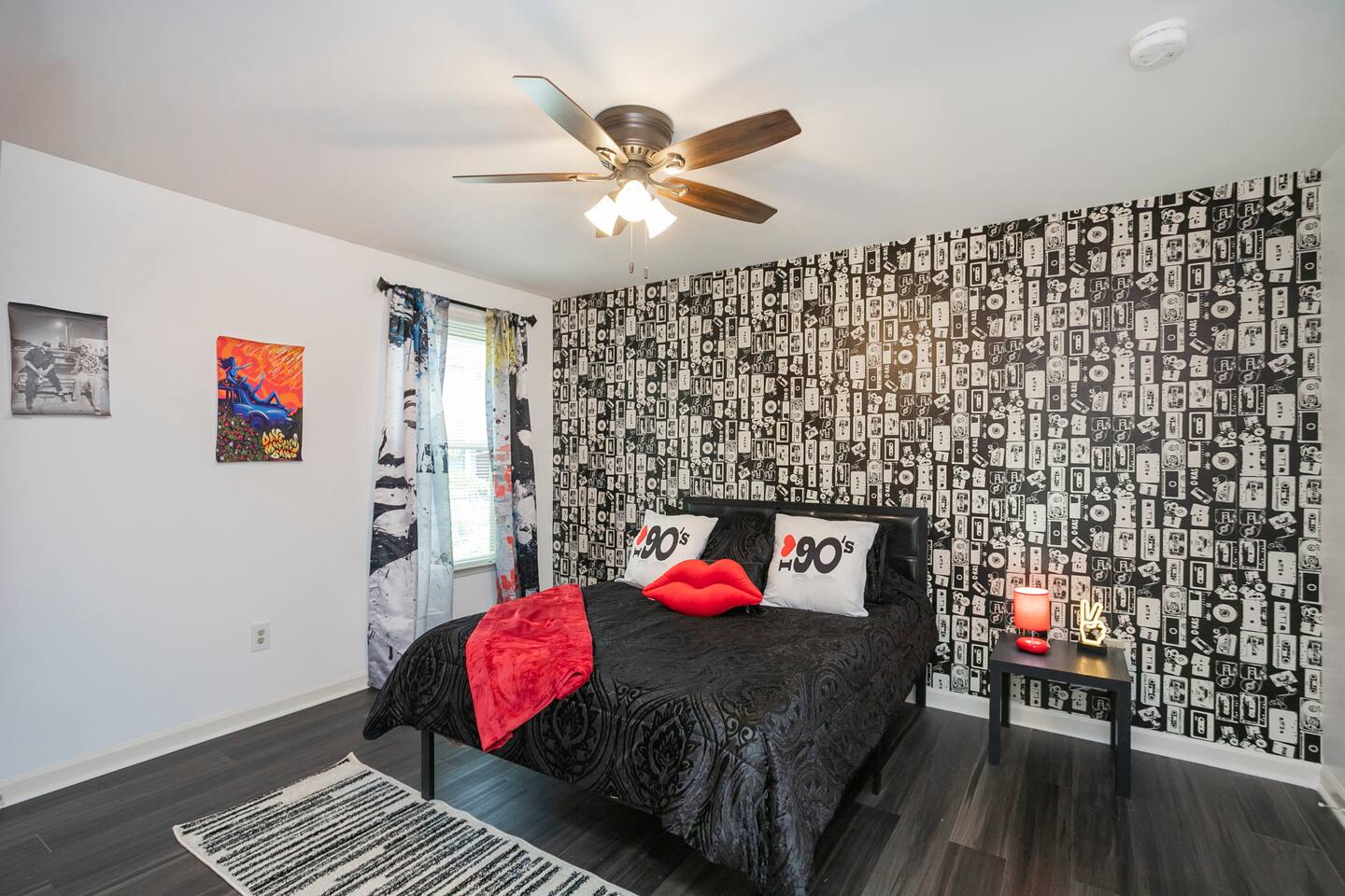 Close to DT/West End!*the 90s* 2 bd/2ba! Parking!