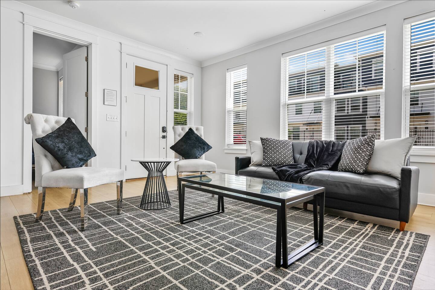 Stylish 3 bed East Nash w/ a Rooftop + Parking!