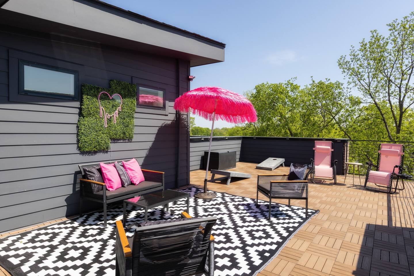 The Dolly! East Nash 4bd 2mi from DT w Rooftop!