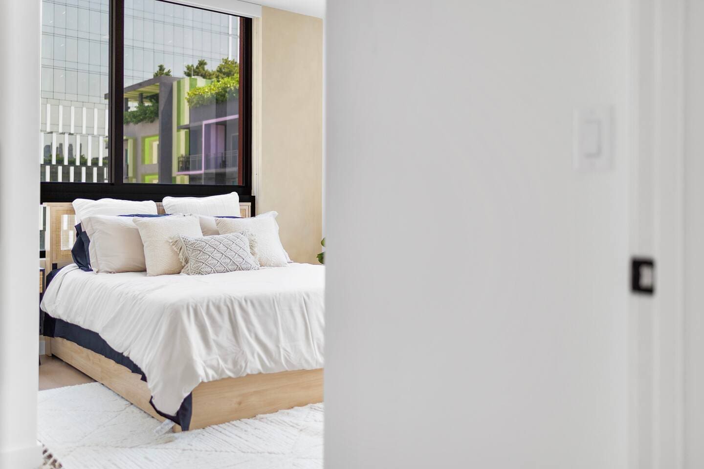 Top Floor Wynwood 2BR, 1,000 sq ft, Pool, Gym