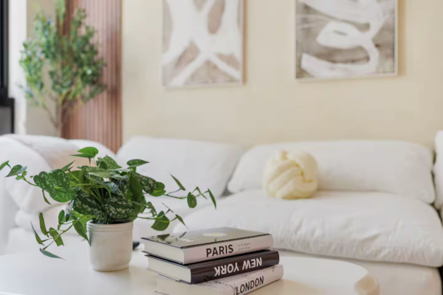 Top Floor Wynwood 2BR, 1,000 sq ft, Pool, Gym