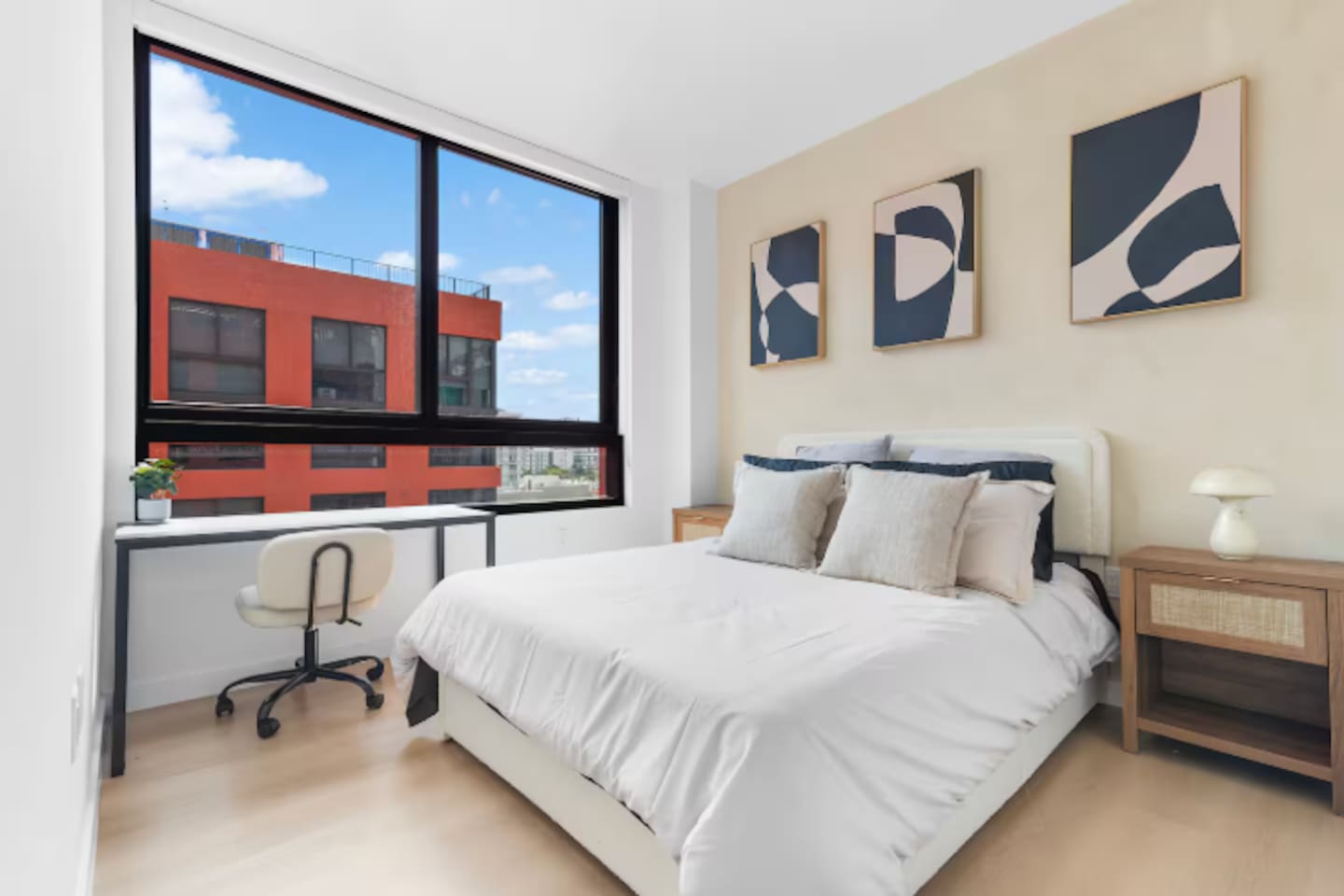 Top Floor Wynwood 2BR, 1,000 sq ft, Pool, Gym