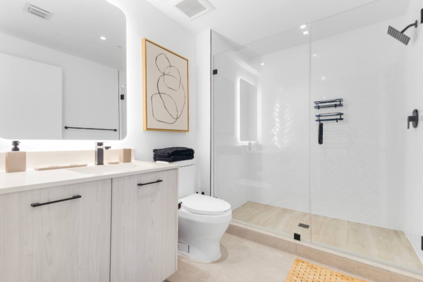 Top Floor Wynwood 2BR, 1,000 sq ft, Pool, Gym