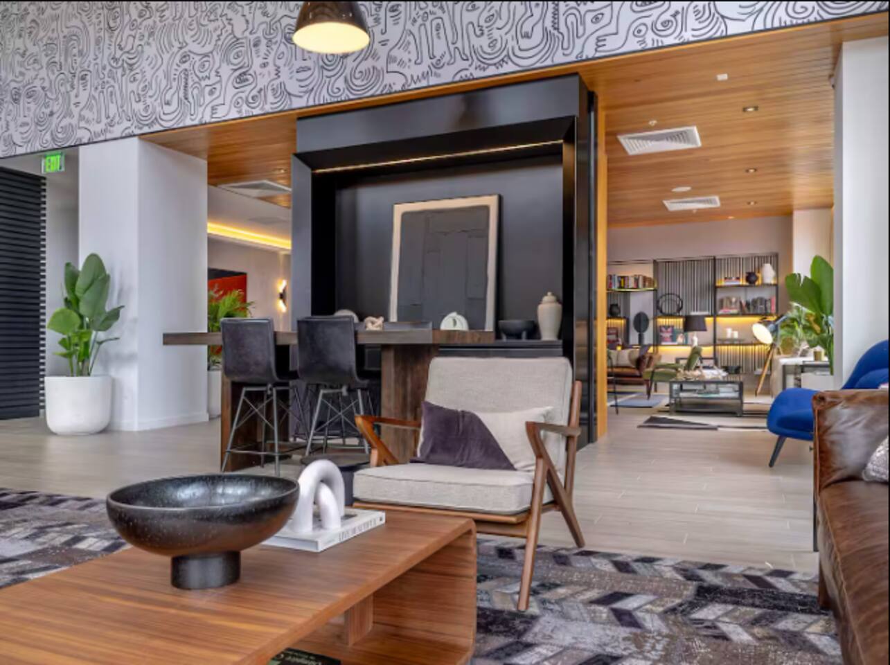 Top Floor Wynwood 2BR, 1,000 sq ft, Pool, Gym
