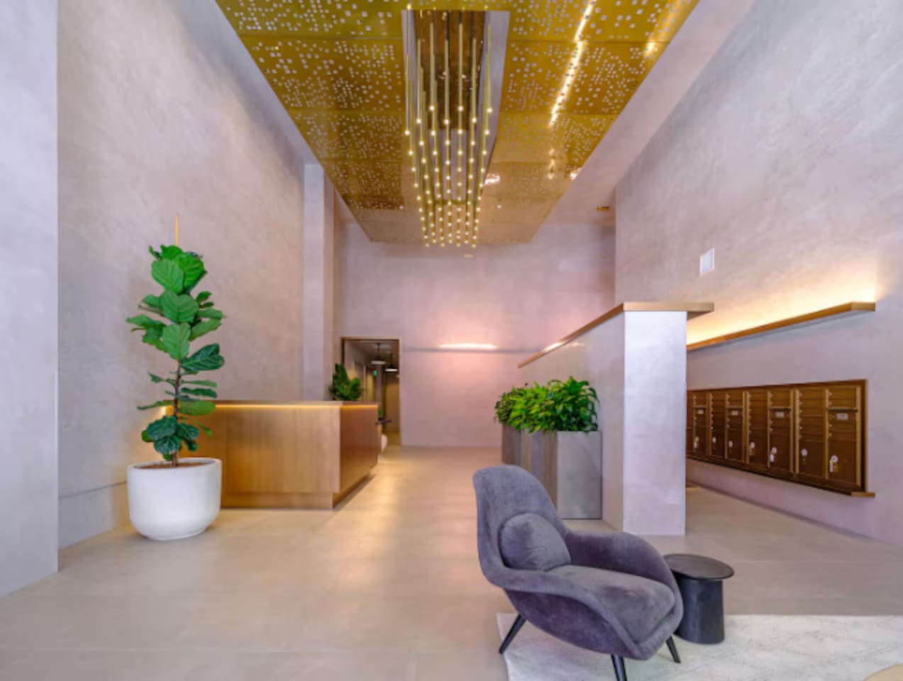 Top Floor Wynwood 2BR, 1,000 sq ft, Pool, Gym