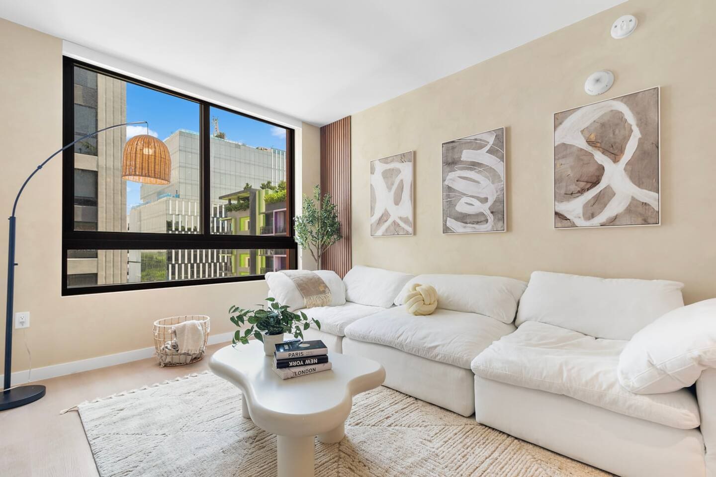 Top Floor Wynwood 2BR, 1,000 sq ft, Pool, Gym