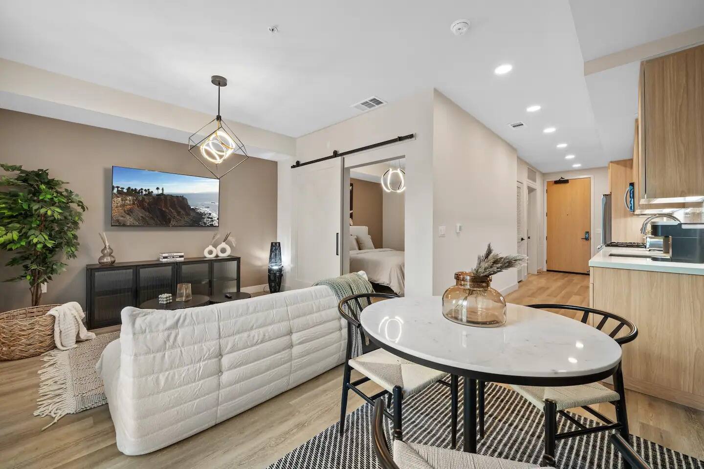 Monthly 1BR near Costa Mesa & South Coast Plaza