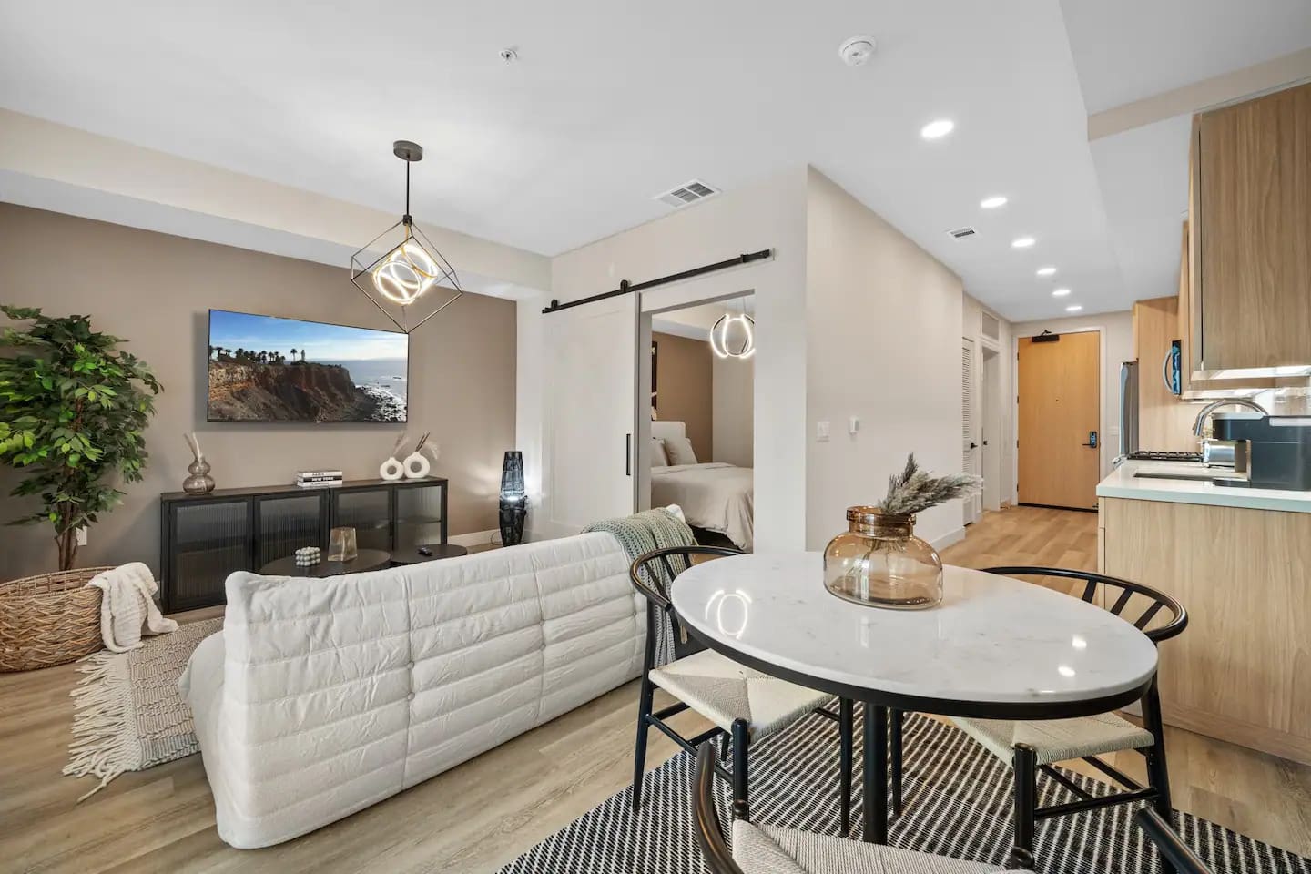Monthly 1BR near Costa Mesa & South Coast Plaza