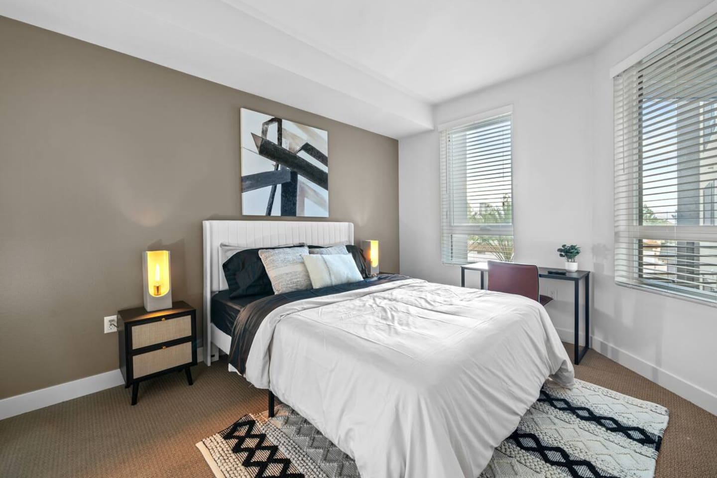 Monthly Balcony 1BR 4 Min to John Wayne Airport