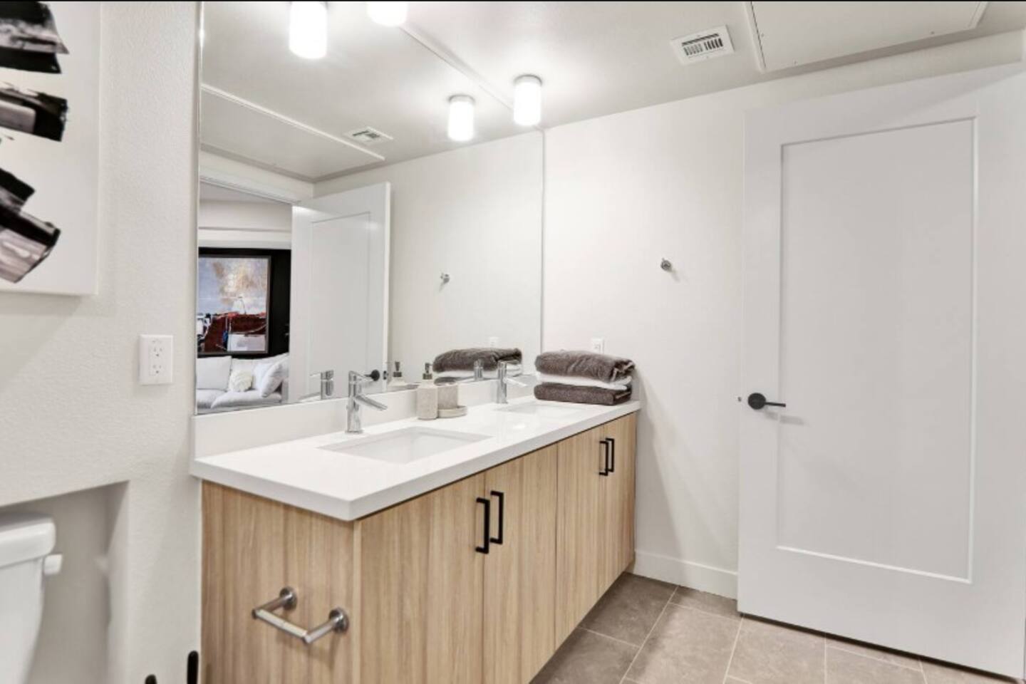 Monthly 1BR + Balcony near Costa Mesa & SNA