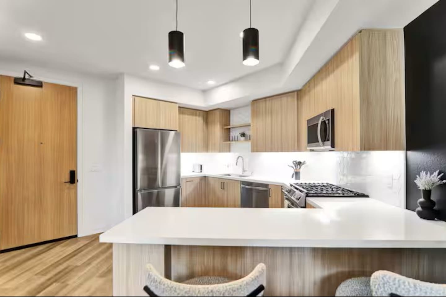 Monthly 1BR + Balcony near Costa Mesa & SNA