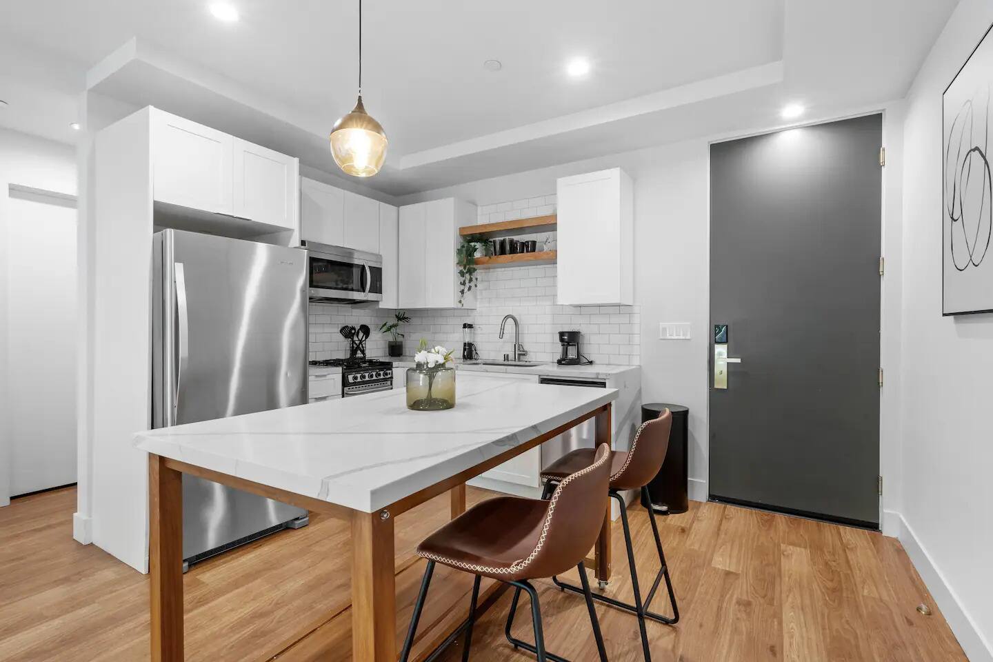 Monthly Patio 1BR near Wilshire/Vermont Metro