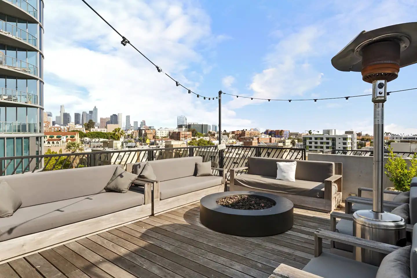 Monthly Patio 1BR near Wilshire/Vermont Metro