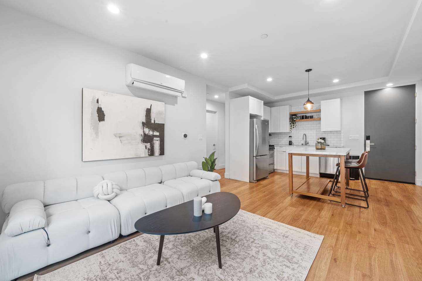 Monthly Patio 1BR near Wilshire/Vermont Metro
