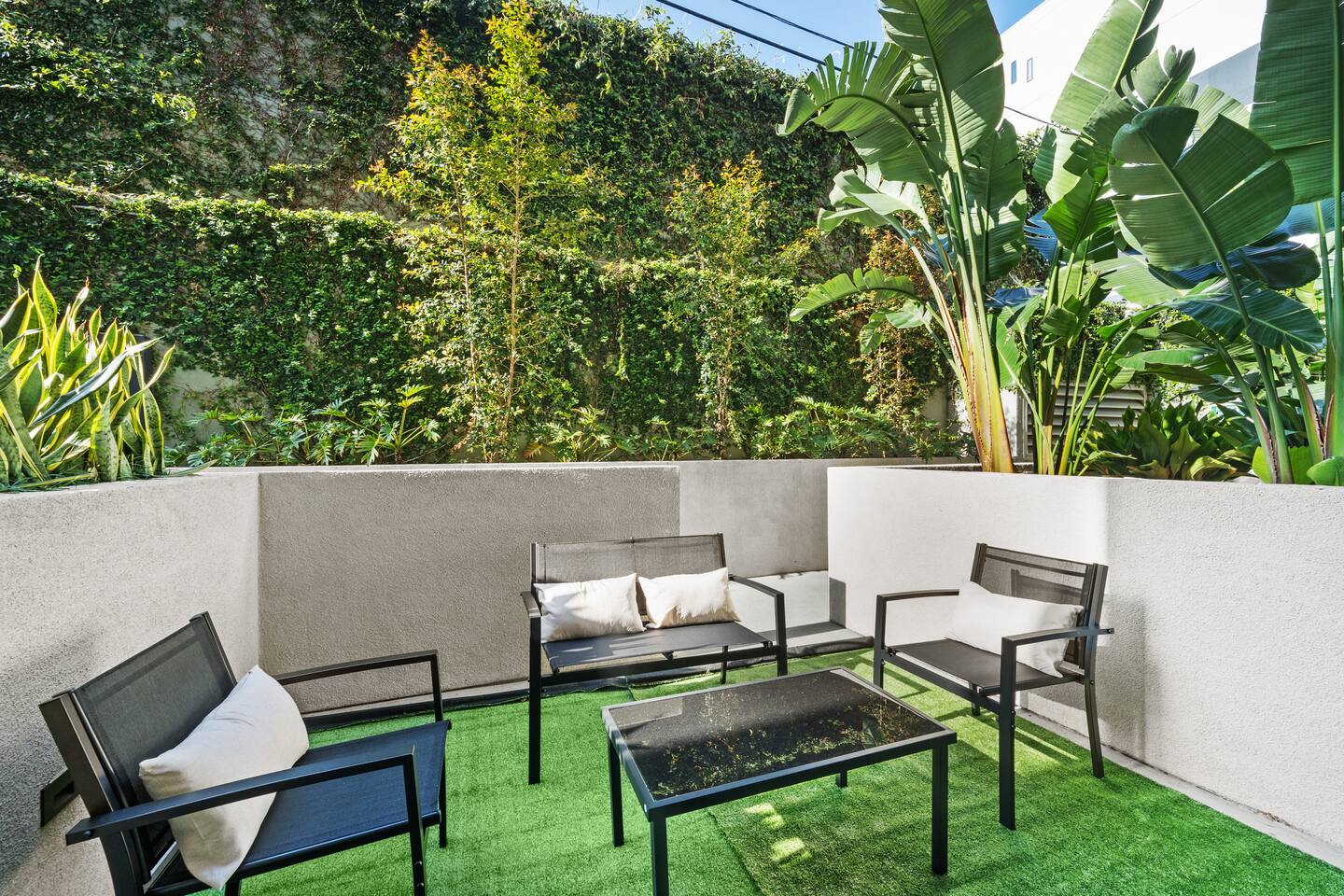 Monthly Patio 1BR near Wilshire/Vermont Metro