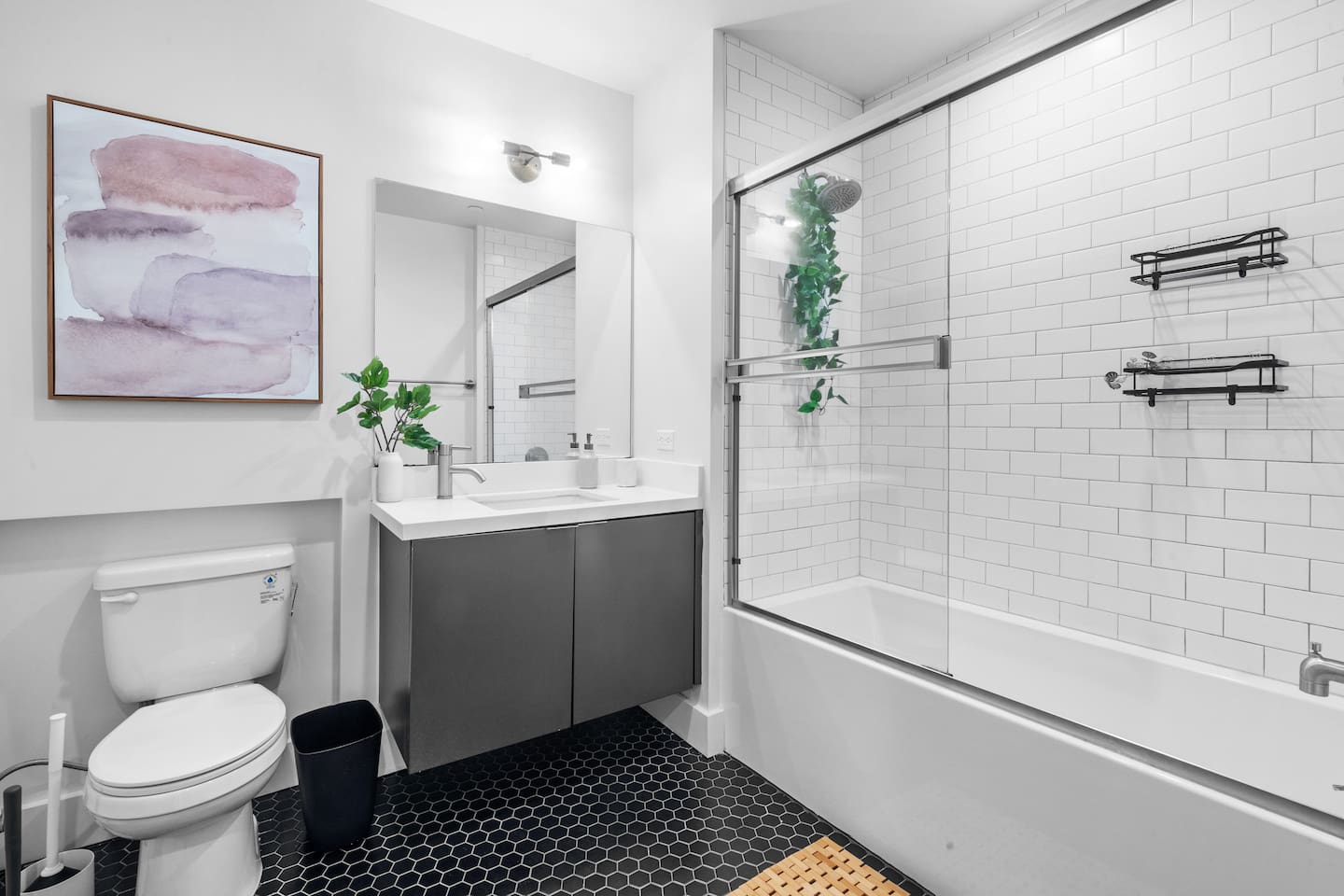 Monthly Patio 1BR near Wilshire/Vermont Metro