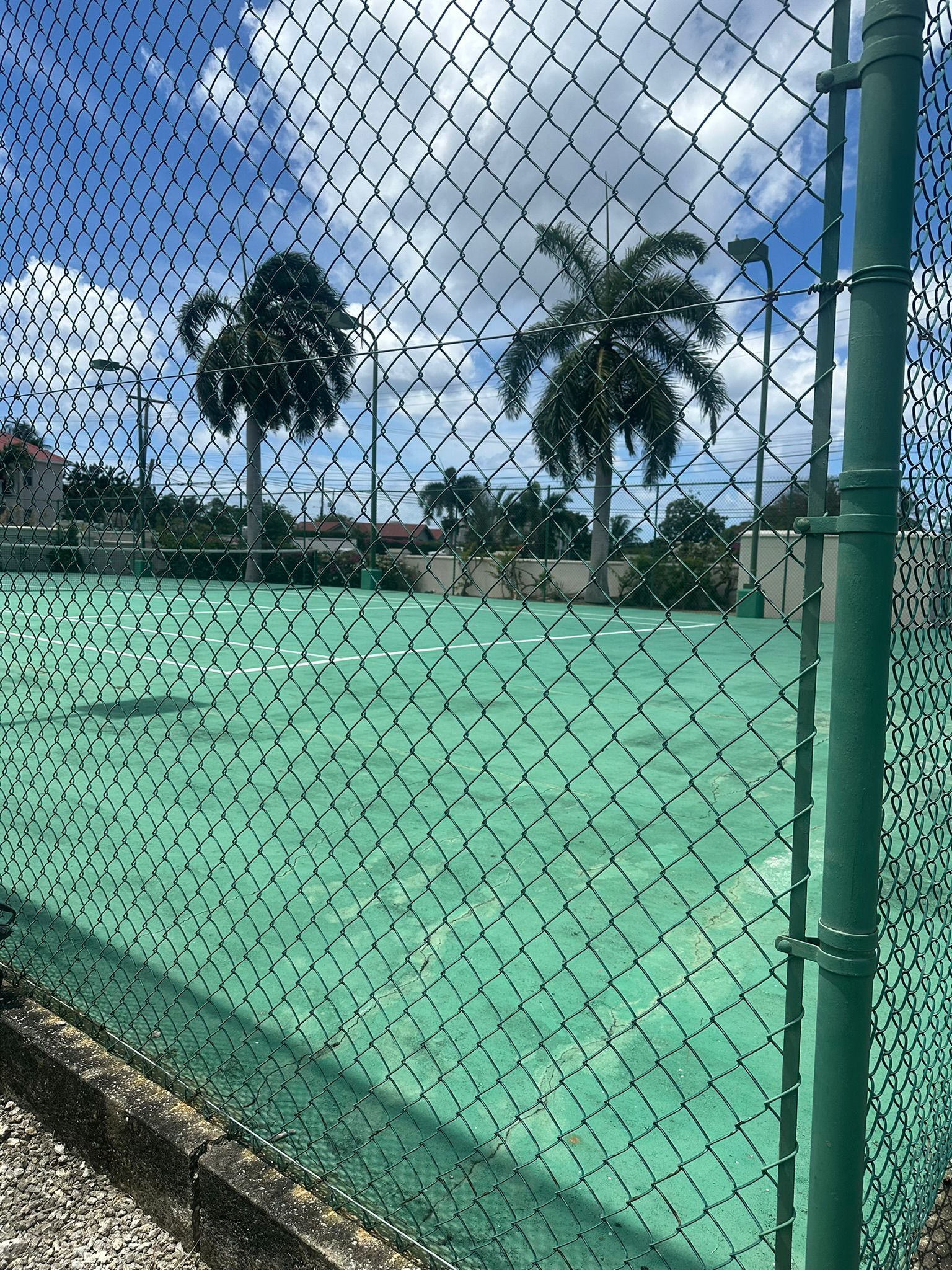 Tropical outdoor tennis court for sunny games and active stays at the gated development Ixora - Crystal Court