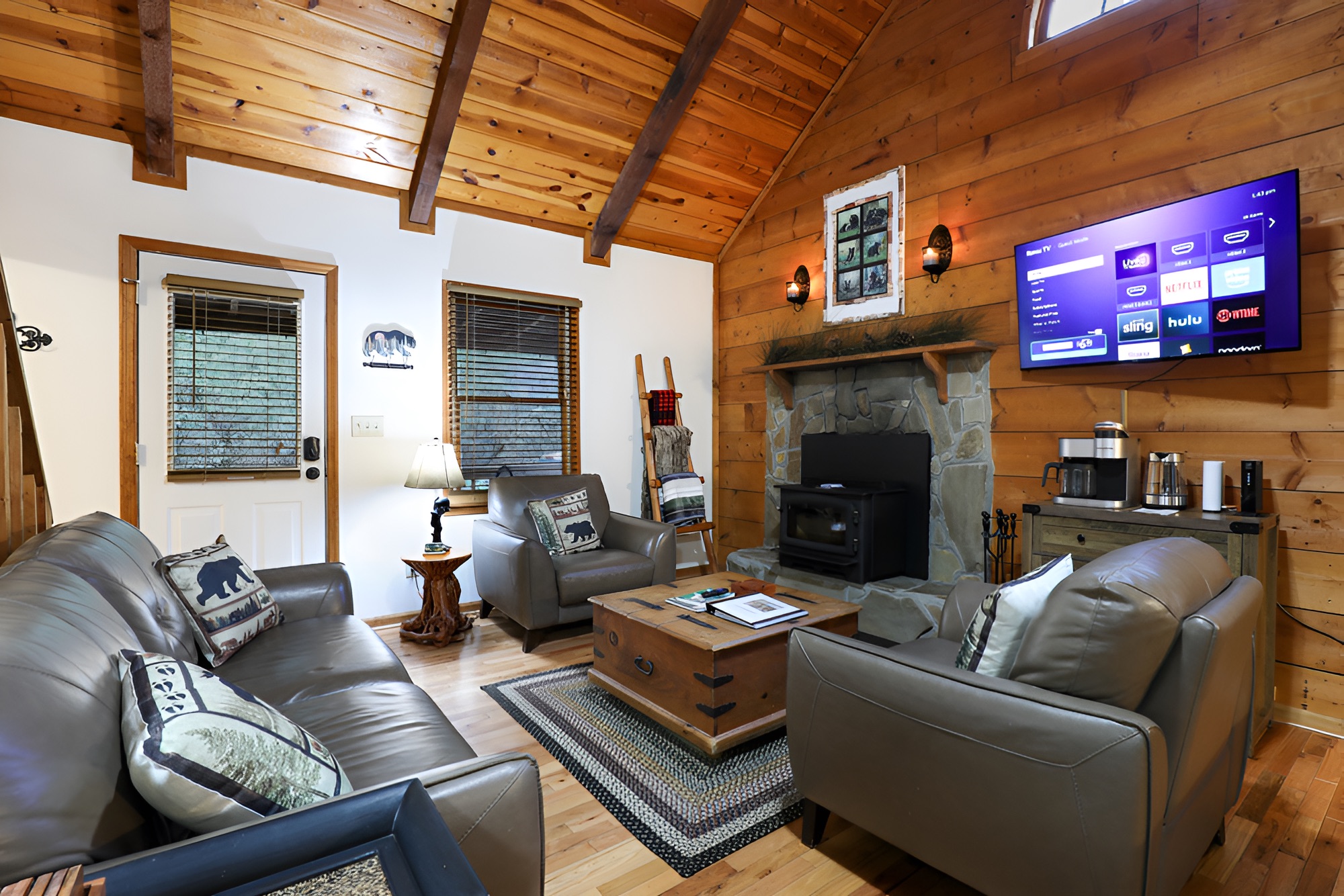 Helen 3-Level Luxury Cabin|Hot Tub~Sauna~Dogs