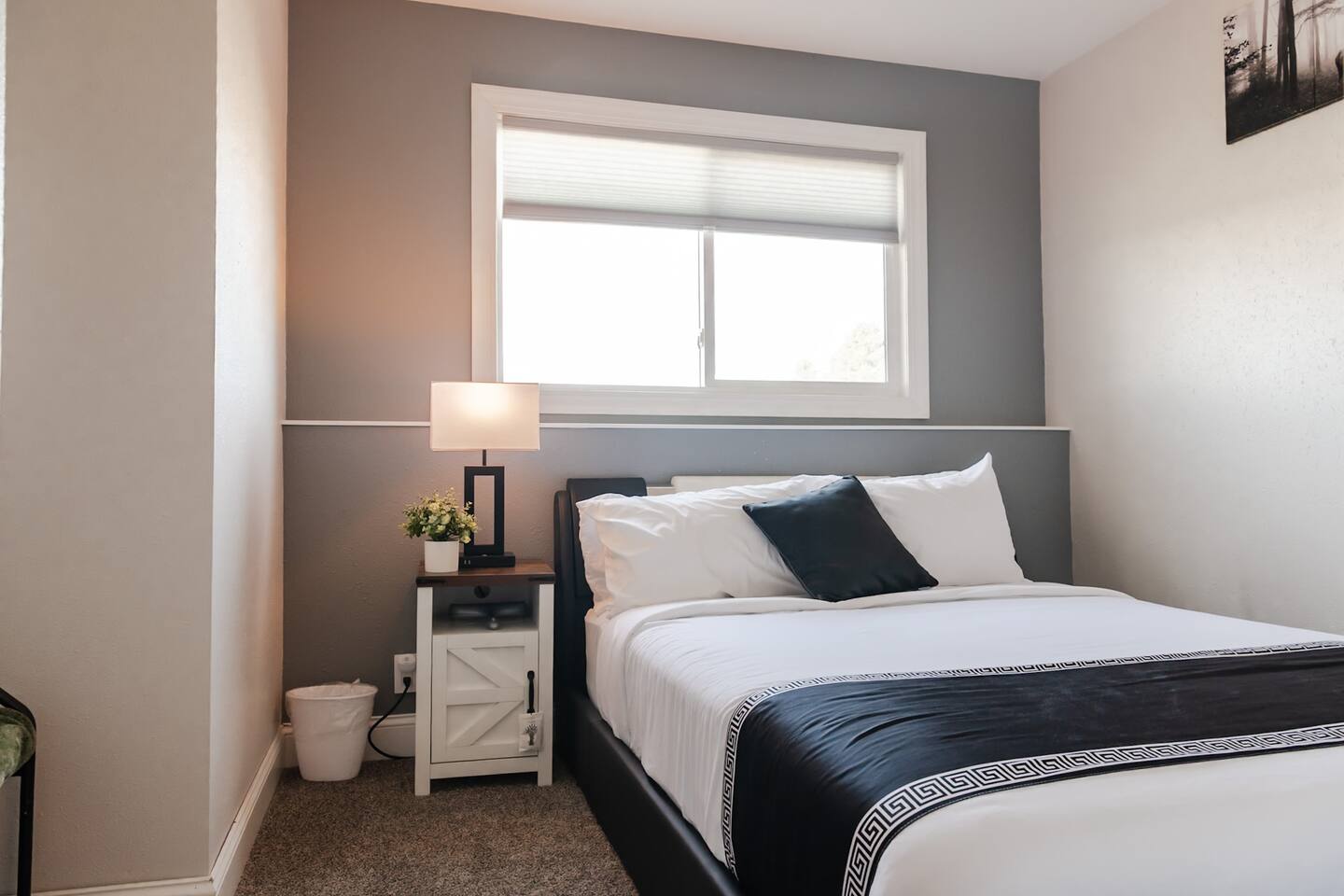 Queen Bed With a Hot-tub And Pool Table