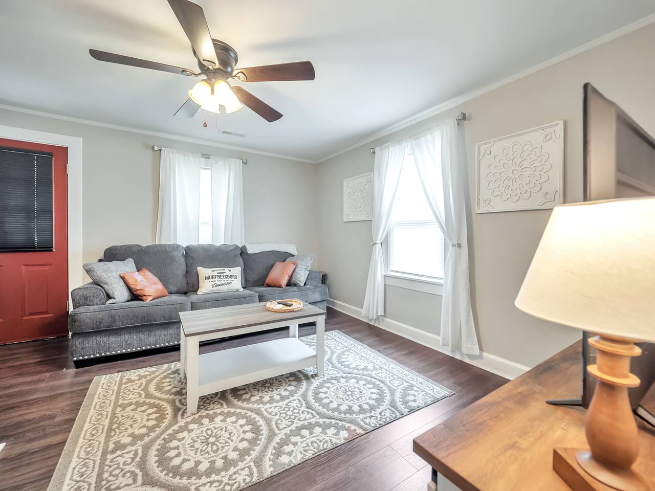 Near MTSU, Downtown& Parks/Coffee Bar/Large Master