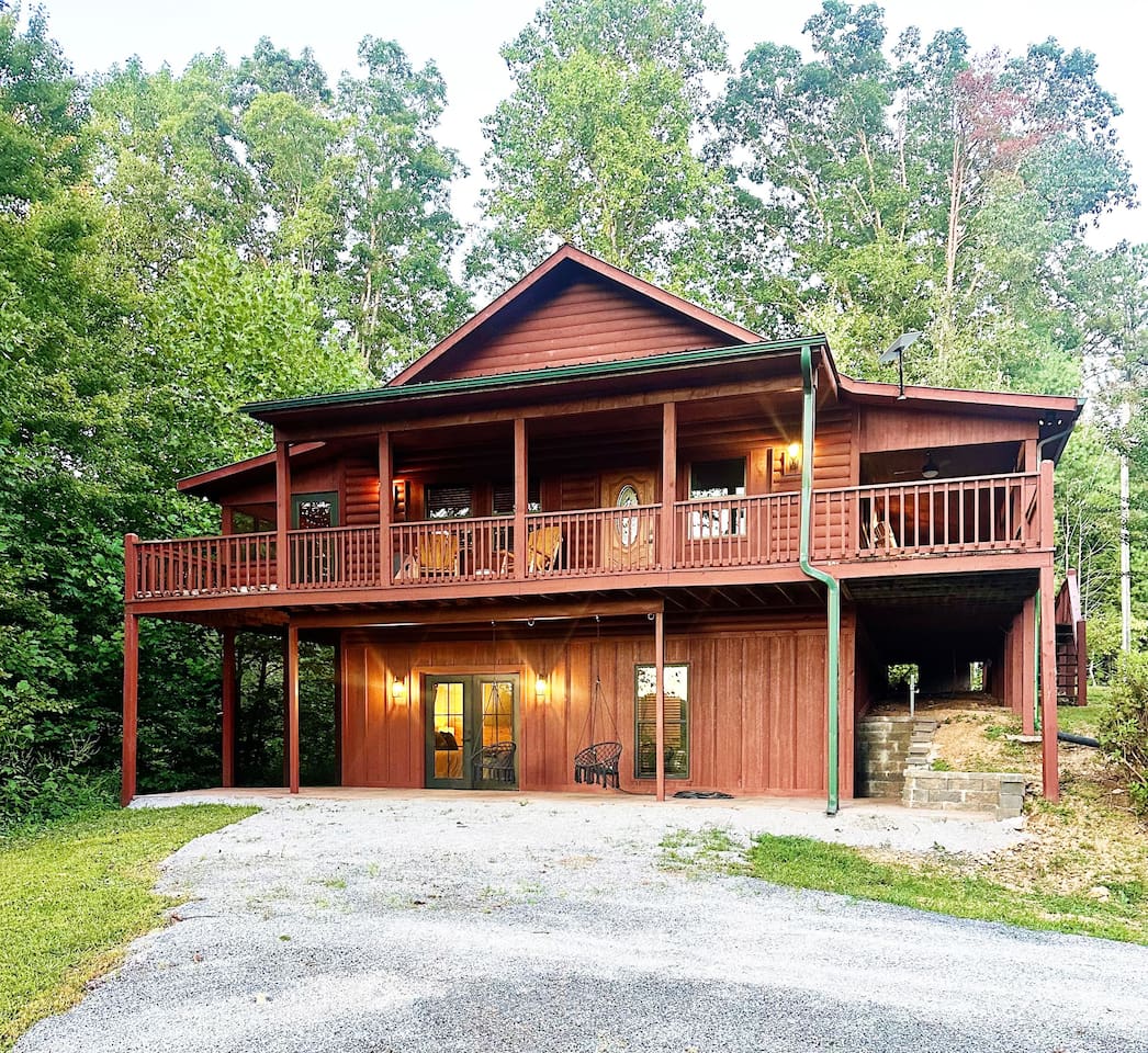 *Mtn Cabin*Theater*Pet Friendly*Pool Table*Hot Tub