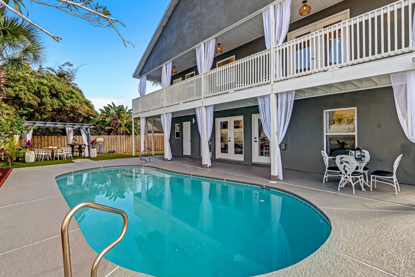 Coastal Cabana - Heated Pool - Walk to Beach
