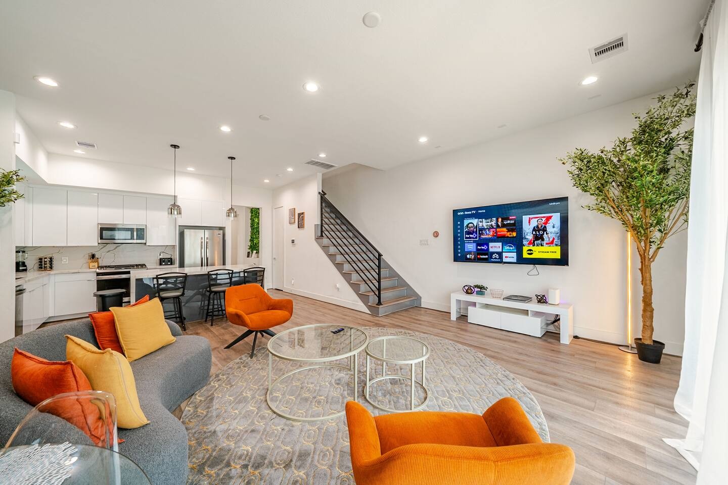 The Mural House Near Downtown Perfect for Groups
