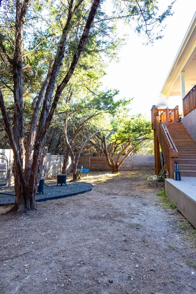 Relaxing Hill County Retreat; dogs welcome!