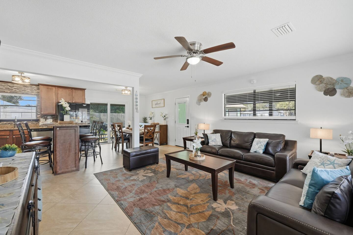 A Wave From It All: 3BR Spacious Home Retreat