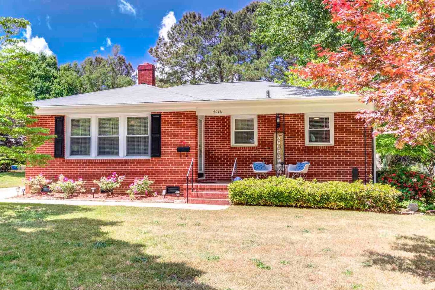 Bit o’ Raleigh Bungalow-Cozy-Close to DT-HappyPets