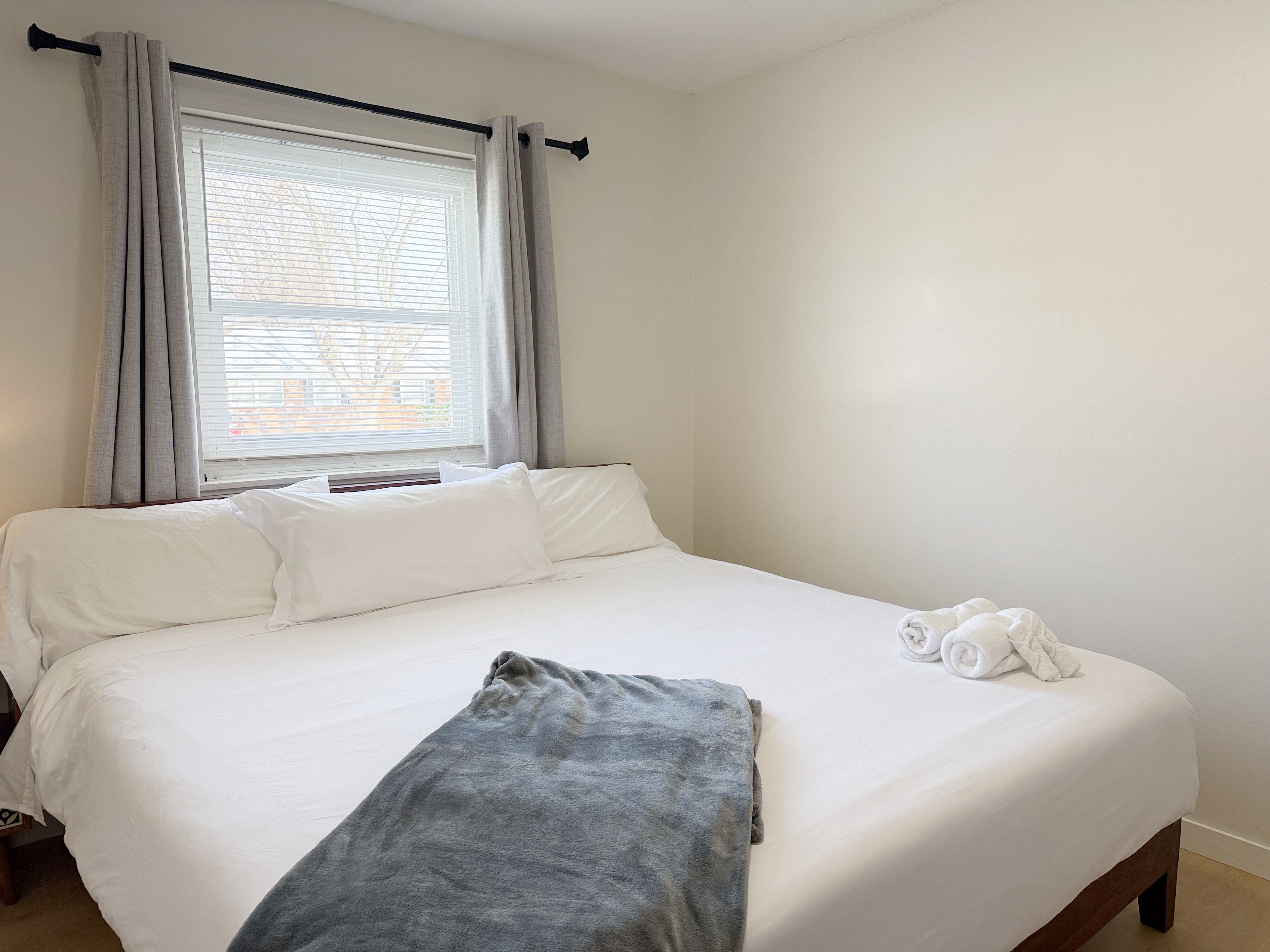 Fairlawn Retreat | 2BR/1BA Newly remodeled Apt