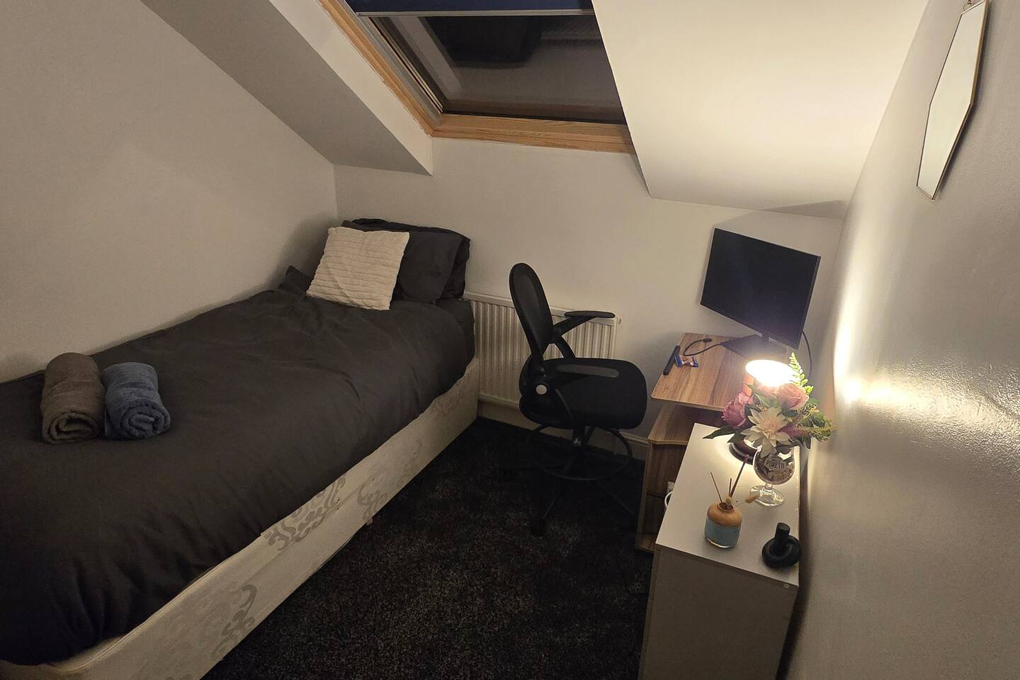 The Shinki House - Single Bedroom 1