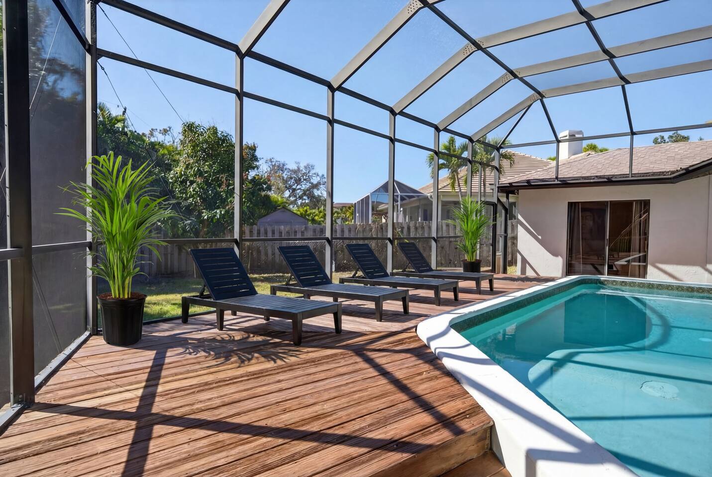 Sand & Sea Retreat, Private Heated Pool.