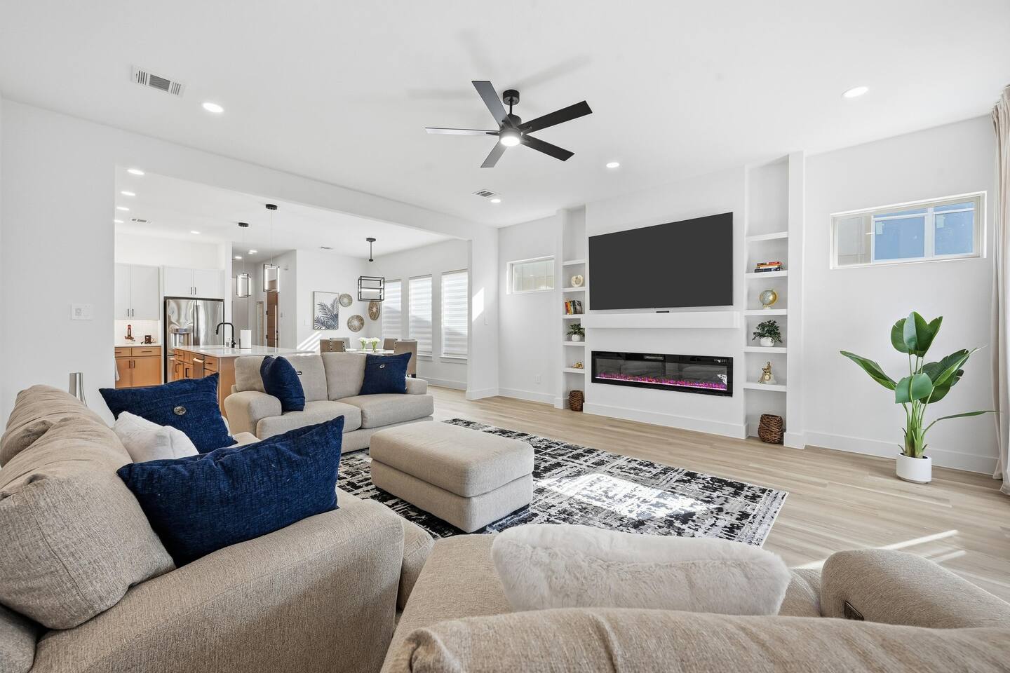 Luxury Home Near UTSW | 3BR/3.5BA | Garage + Patio - Holiday Home